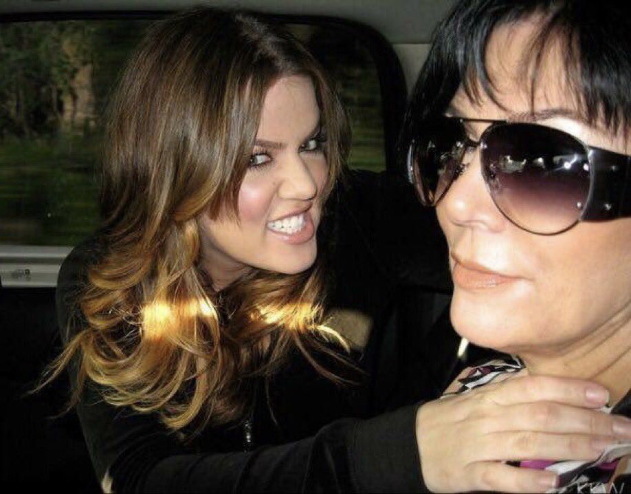 lohanisgod's tweet photo. the selfies kim kardashian took while khloe was on her way to jail https://t.co/SasIBCeFfn