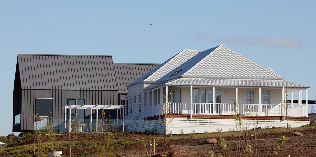 COLORBONDsteel's tweet photo. Ankur and Sharon's House no. 3 on @TheBlock, is the largest structure this year and sits on the top of a hill with an incredible outlook.
Visit: https://t.co/ipXDxTAC9b
#theblock #TRUECOREsteel #theInnerStrength #COLORBONDsteel #COLORBONDsteelMatt #BasaltMatt #ShaleGrey https://t.co/IyBTWgcsoq
