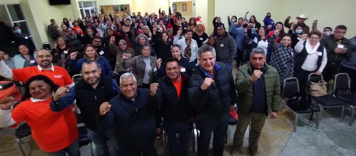 EverardoPadron5's tweet photo. Queremos un sindicato que sepa trabajar en equipo, tratar a la gente, conocer sus limitaciones, que sea proactivo y que le guste ayudar a sus agremiados.

Cerrando este día en una fructífera reunión con mis queridos amigos de #PiedrasNegras.

#UnidosSomosMásFuertes 🤝 https://t.co/YCw2OlV5os