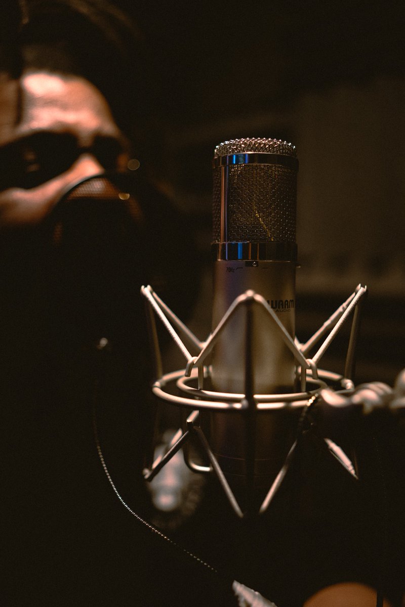 Sleep_Breaker_'s tweet photo. Studio vibes https://t.co/7WSaWYRky3