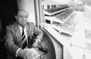 Meridianoonline's tweet photo. ¡ÚLTIMA HORA!🚨

Falleció a los 91 años el periodista deportivo y narrador hípico venezolano, Virgilio Decán, mejor conocido como 'Aly Khan'🏇🏻

La noticia la dio a conocer su hija Ivanova Decán a través de las redes sociales. https://t.co/gaUUIP9itd