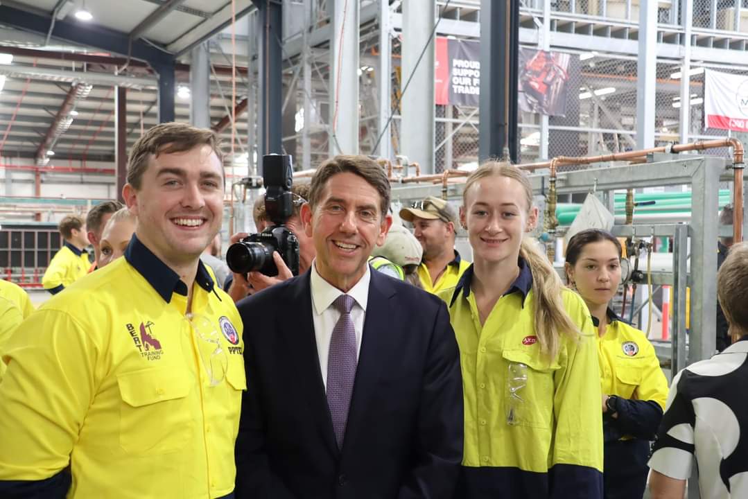 camerondickqld's tweet photo. We've got the ports, pipes, renewable power and we've got the people.

We're giving those people the world-leading skills to turn Queensland into a global hydrogen superpower.

Today we opened Australia's first Hydrogen Centre of Excellence, right here in Logan. https://t.co/5JOXvlzH4v