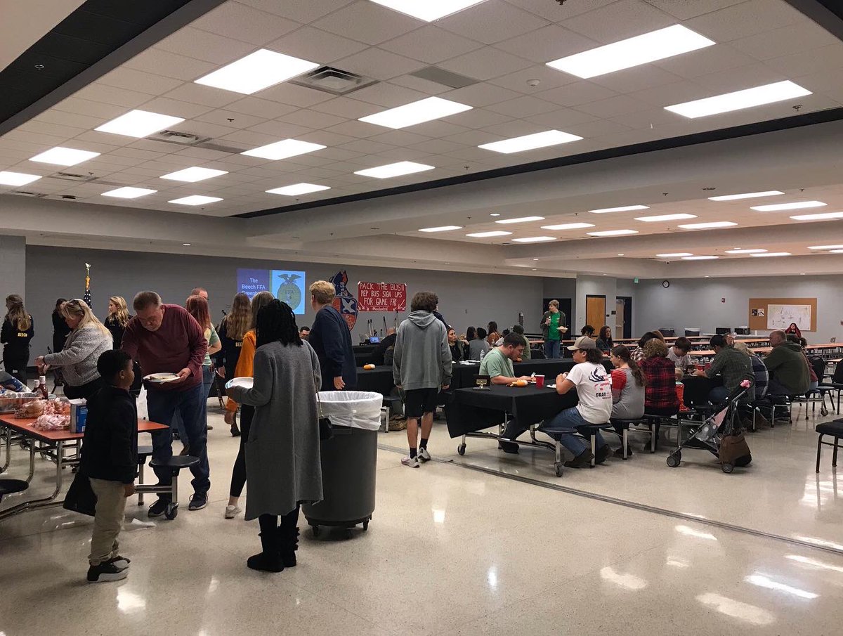 A great turnout at our Thanksgiving banquet as we awarded many hardworking students their Greenhand Degree! #ffa #tnffa #beechffa