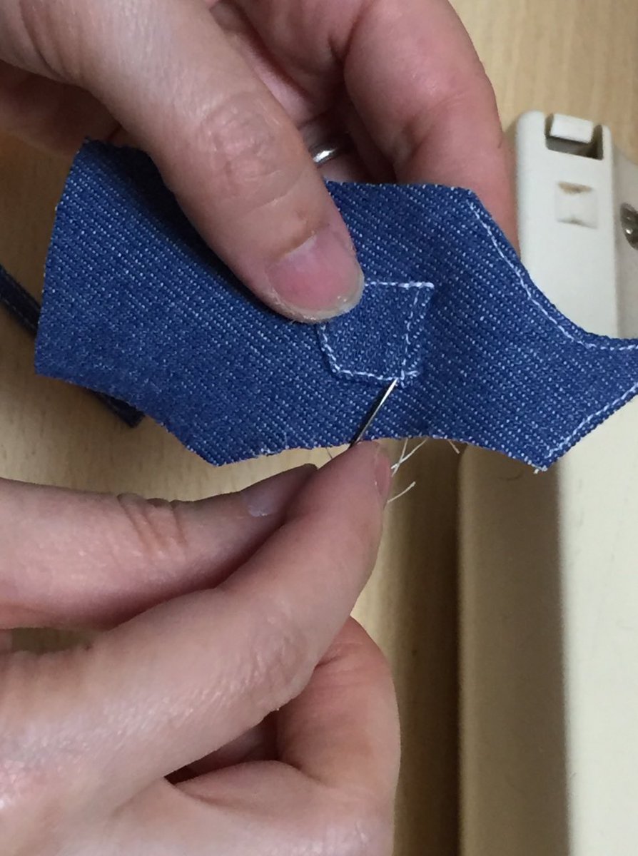 mugatochu's tweet photo. [短編ストーリー動画完成までの日記]
妻のhttps://t.co/5bhXkEVQmV #羊毛フェルト 作家の作業風景

小さなポッケも丁寧に丁寧に作っていますよ。 https://t.co/vuQwhKr4gh