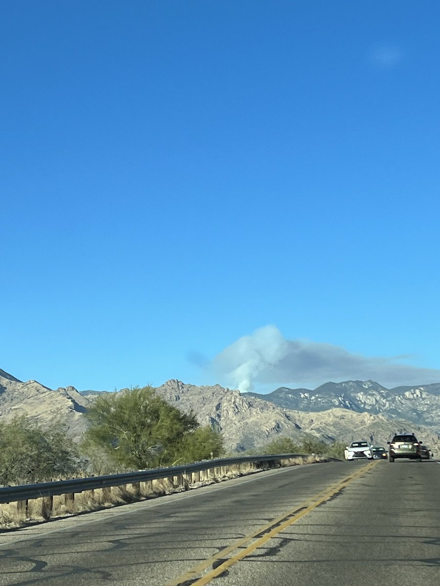 senorchrist's tweet photo. @whatsuptucson what’s this big fire? Visible heading towards Catalina foothills. https://t.co/nbPC2ElvdD