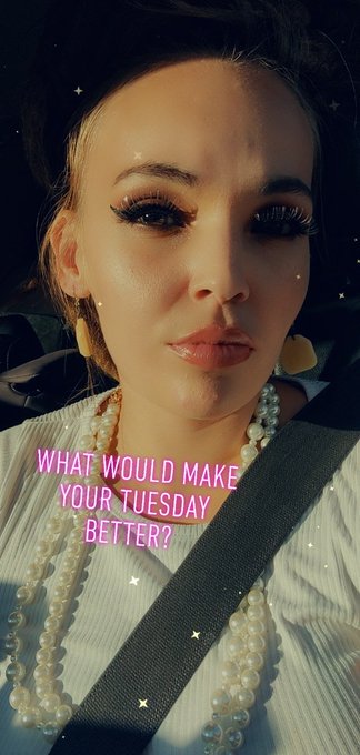 How's your Tuesday going?   #GRAMMYs #TheErasTour #TuesdayFeeling https://t.co/3fgMq95hJ9<a href="/tag/grammys"class="tags">#GRAMMYs</a><a href="/tag/theerastour"class="tags">#TheErasTour</a><a href="/tag/tuesdayfeeling"class="tags"><span>#tuesdayfeeling</span></a>