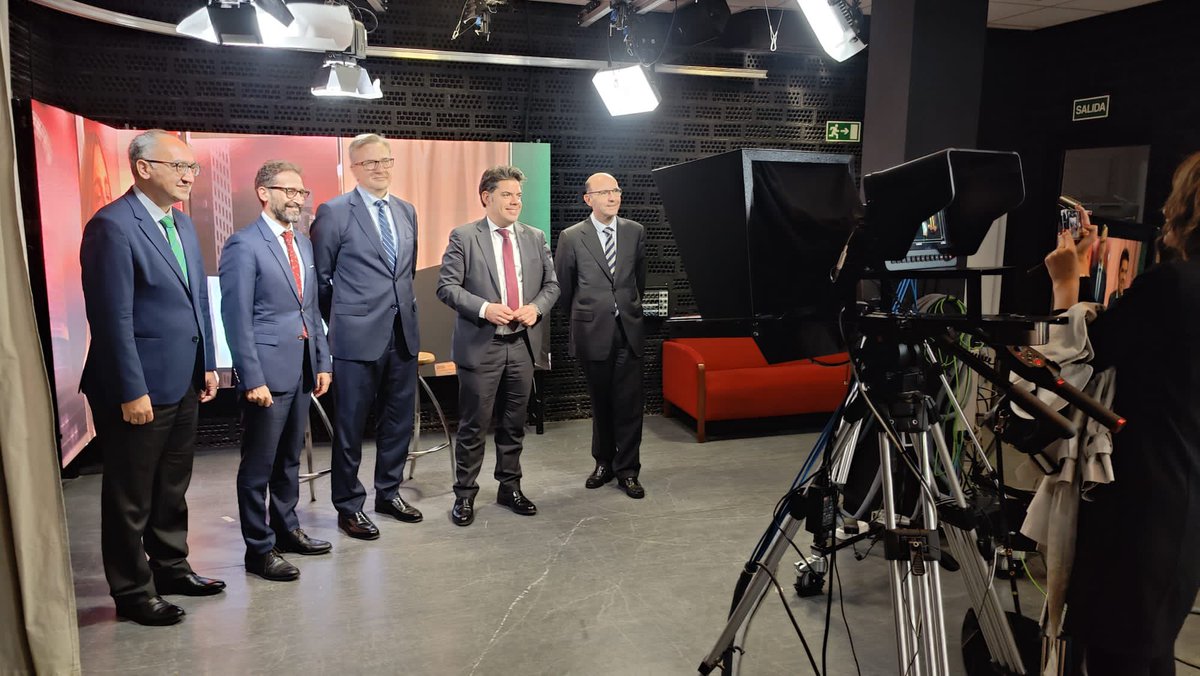firoba's tweet photo. Visita a la Universidad Villanueva @Univ_Villanueva de joven andadura pero con una potente oferta de grados y postgrados. #gracias por recibirnos a @ricardodiazmar3 y a mi 👍
#UnInMadrid
#MadridEsUniversidad https://t.co/ECbusSTsh4