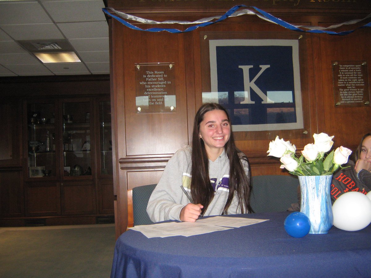 rubyqsantos's tweet photo. It’s official!! Cant wait to be a part of @SMC_wbb 💜💛 Thank you to @GirlsKent for making this day special🤍 https://t.co/C0cQv4AjUc