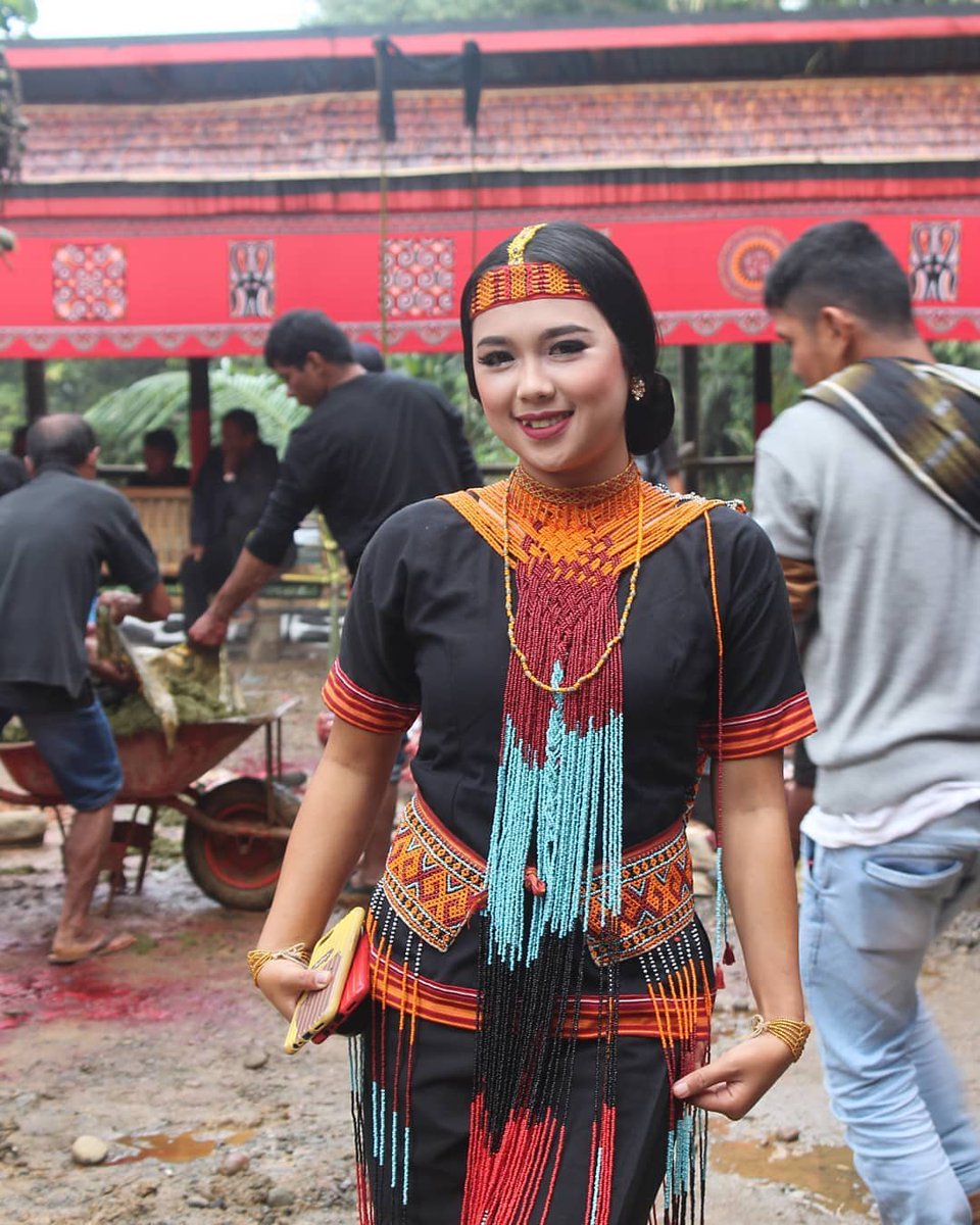 Kita baik orng ingat
Kita jahat orng pun ingat
Keduanya sama" diingat
Pilihan ad pd diri kita, diingat sbg orng baik atau orng jahat?

Orng yg menabur kejahatan membawa kesusahan bagi anak cucunya
Tapi orng yg menabur kebaikan akn menuai berkat bagi keturunannya🌹

#PuspitaNagari