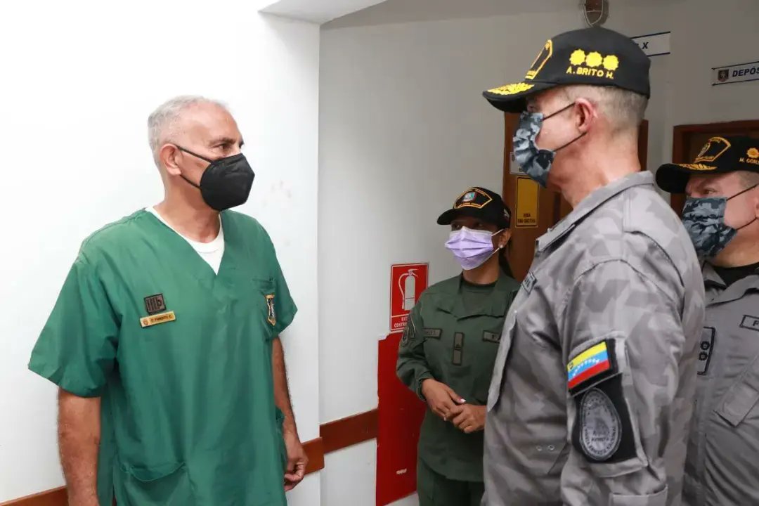 📌#Enterate (1/2) En su visita a la Base Naval “Mcal Juan Crisostomo Falcón” El Cmdte Gral de la Armada Bolivariana, ALM Aníbal Brito Hernández efectuó revista a las unidades adscritas a la <a href="/AB_BRIM4/">IMB_BRIM4</a>, al <a href="/CEDEPA_PC/">Escuadrón de Patrulleros de Combate</a>, <a href="/HospimilPtoFijo/">HOSPITAL NAVAL PTO FIJO</a> y a los Talleres de la <a href="/AB_BNFA/">Base Naval "Mcal. Juan Crisóstomo Falcón"</a>
<a href="/NicolasMaduro/">Nicolás Maduro</a>