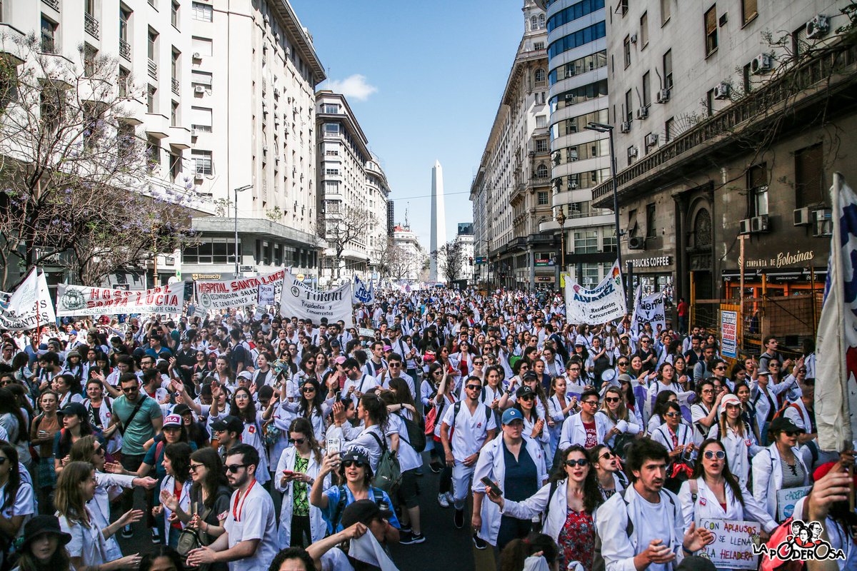 Nueve semanas de lucha y 21 días de paro tuvieron que pasar para que el <a href="/gcba/">Buenos Aires Ciudad</a> escuche a las médicas y médicos residentes y concurrentes. Hoy, tras tanta lucha, llegaron a un acuerdo de recomposición salarial. ¡La protesta es salud!