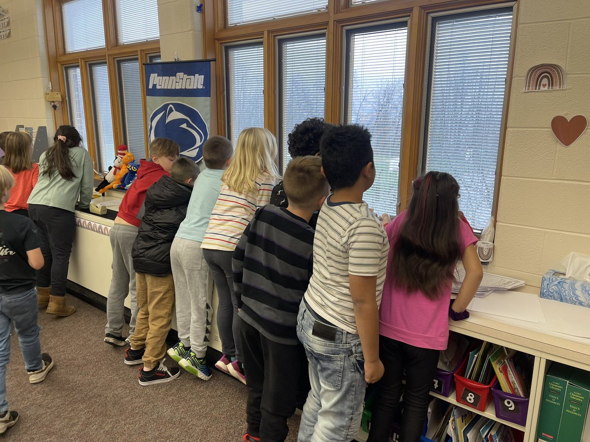 mrscaracciolo13's tweet photo. That first snow fall feeling is magic ✨ of course we had to celebrate with hot cocoa!!! ☕️ https://t.co/x2GL66tSCF