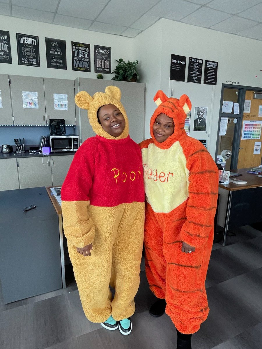 OPS_KingScience's tweet photo. KSTM’s BSP staff is adorable!!!! 🧡🧡🧡 #KSTMproud #ForwardTogether #OPSProud #staffspiritweek https://t.co/I4jEGGLYWQ