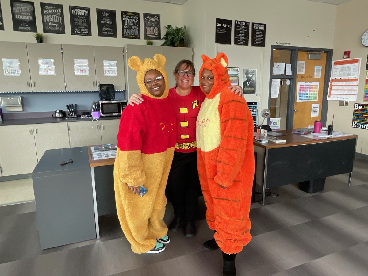 OPS_KingScience's tweet photo. KSTM’s BSP staff is adorable!!!! 🧡🧡🧡 #KSTMproud #ForwardTogether #OPSProud #staffspiritweek https://t.co/I4jEGGLYWQ