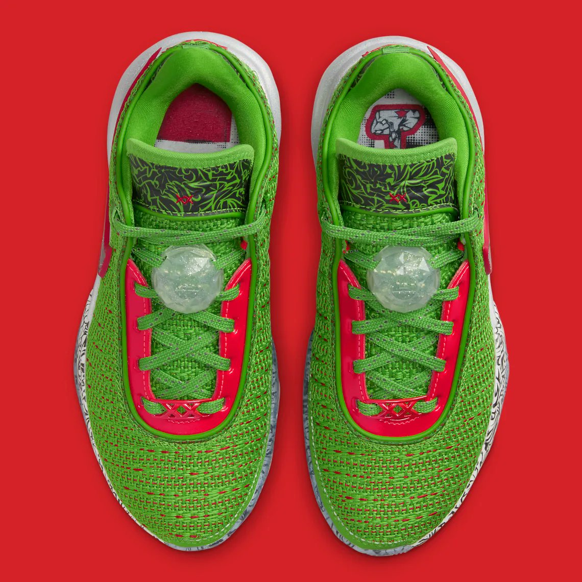 Sneaker News tweet media