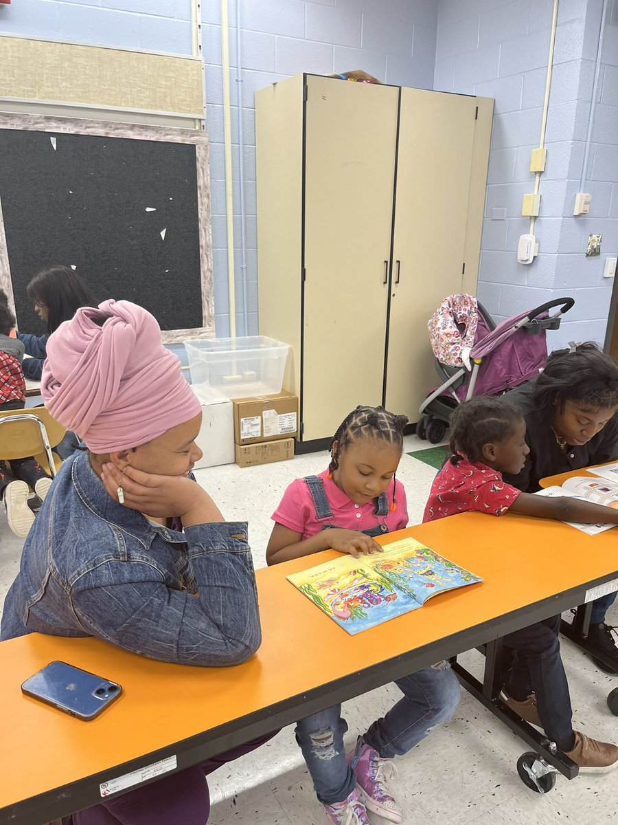 nferguson71209's tweet photo. Phenomenal turnout! Families reading together.   “We  Both Read”! @RichlandOne @JohnPThomasElem @RichlandOneSupe https://t.co/lZAbvY61KA