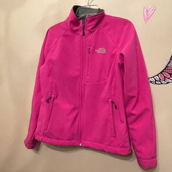 PrincessLeanneP's tweet photo. So good I had to share! Check out all the items I'm loving on @Poshmarkapp from @LovrieCloset #poshmark #fashion #style #shopmycloset #solovrie #thenorthface: https://t.co/FmaEAqPbof https://t.co/Su6BIVDSLJ