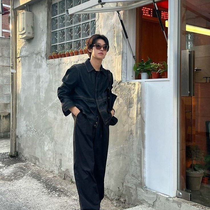 ㅤㅤㅤㅤㅤㅤㅤㅤㅤㅤㅤㅤㅤㅤ
                  𝐌oniwa   :   he perfect 
⠀⠀⠀⠀⠀ ⠀psi ; twenty four y.o ( 24 )
⠀⠀⠀⠀⠀⠀ bailarin lic. 〰︎ he / him
⠀⠀⠀⠀⠀⠀ spanish acc  #hqrp  fav, rt? 
⠀ㅤㅤㅤㅤㅤㅤㅤㅤ