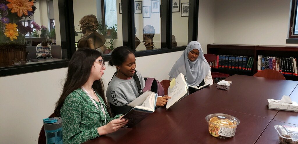 🚨NEW STORY POSTED🚨
New story posted on the Mountaineer called “Students share love of reading in Book Club” written by Sydney Curry. 
GO CHECK IT OUT!!!