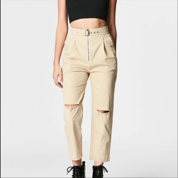andinfinity's tweet photo. So good I had to share! Check out all the items I'm loving on @Poshmarkapp #poshmark #fashion #style #shopmycloset #ivypark #carmar #nike: https://t.co/axUBta0dEd https://t.co/bv4j8PdFlT