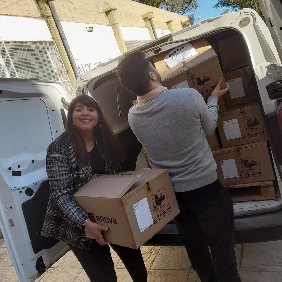 dte_region22's tweet photo. En Técnica 1 de #PuntaAlta hoy se entregaron 185 netbooks de @ConectarGob para que los y las estudiantes de 2do año cuenten con más recursos de #TecnologiaEducativa por una #EducaciónPublicaDeCalidad 
@DTE_BA 
@ClaudioRMartini 
@salbarracin 
@AlbertoSileoni https://t.co/2zR5jmM9HU