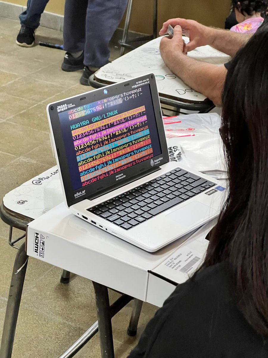 dte_region22's tweet photo. En Técnica 1 de #PuntaAlta hoy se entregaron 185 netbooks de @ConectarGob para que los y las estudiantes de 2do año cuenten con más recursos de #TecnologiaEducativa por una #EducaciónPublicaDeCalidad 
@DTE_BA 
@ClaudioRMartini 
@salbarracin 
@AlbertoSileoni https://t.co/2zR5jmM9HU