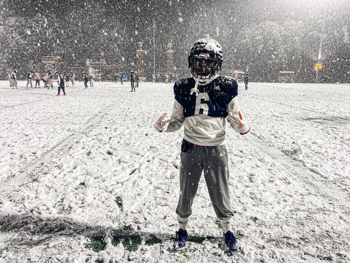 Bucknell_FB's tweet photo. Football weather at the Pascucci Family Athletics Complex! ❄️ #rayBucknell | #ACT https://t.co/VefYyP6wMx