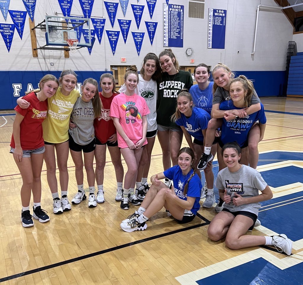 LDGB's tweet photo. To celebrate the last open gym of 2022, we did a team scavenger hunt and our 
#LDGB🏀 Combine! Congrats to our Combine winners: Lilli (bench press), Shannon (vertical jump), Janae (shuttle run) &amp; Avery (lane agility) and to our winning scavenger hunt team! #readyforfriday 💙🤍 https://t.co/rainoQeFwH