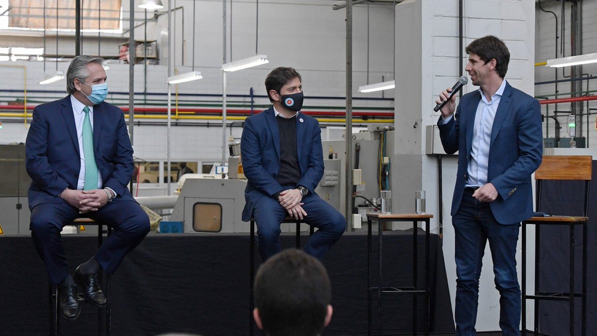 Lo contradictorio de vivir en San Fernando es q el Intendente apoya el programa de “precios justos” q congela el valor de 1800 productos x 120 días y en su municipio las tasas no paran de aumentar. 
Aumentan las tasas teniendo $7.000.000.000 de pesos en plazos fijos y superávit.