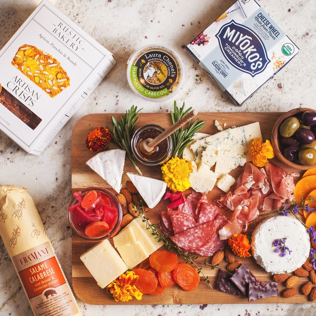 FullCircleFarms's tweet image. Say Cheese! 
This Thanksgiving, welcome guests with a beautiful cheese &amp;amp; charcuterie plate. They're easy to make ahead with items from our Ultimate Cheese Plate collection! Be sure to check it out when #customizeyourorder. 
fullcircle.com/product/farm-p…