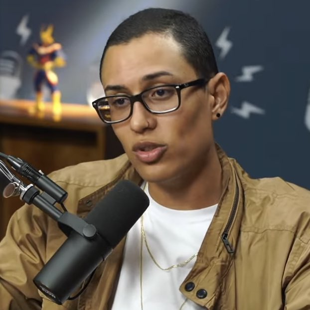 Toda a equipe da Choquei apoia Lula. O presidente eleito tinha o apoio de todos da equipe. Nós somos gays. Jair Bolsonaro é tudo contra o que eu faço, falo ou penso. Na questão da covid ele fracassou. Não tem como apoiar um político como ele. CHOQUEI NO FLOW