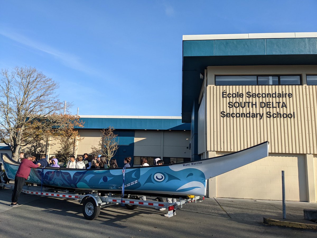 Honored to have Indigenous Cultural Mentor, Nathan Wilson share stories of the Wave Warrior Journey Canoe with students <a href="/SDSSSundevils/">@SDSSSundevils</a> before it is prepped for winter storage. We look forward to waking up the canoe in the Spring! <a href="/deltasd37/">DeltaSchoolDistrict</a> <a href="/IndigEdSD37/">Indigenous Ed SD37</a>