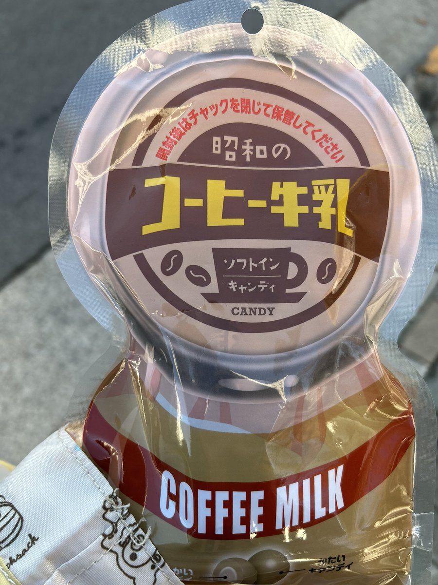 shibazaki24's tweet photo. @pain_ame おパよーございまーす！

コンビニで可愛いパッケージのアメが並んでたけど表に社名なかったから、裏返したらパインさんとこだったので即買い。食べるの楽しみ！ https://t.co/6SXZgKsf5D