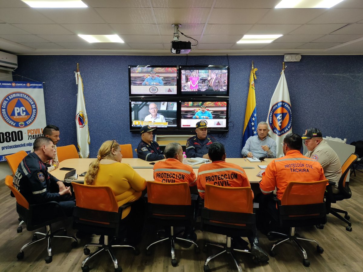 Además se concretó la capacitación de 10 funcionarios especialistas en extinción de incendios con equipos portátiles, asistencia prehospitalaria y rescate para activar el grupo motorizado de respuesta inmediata.