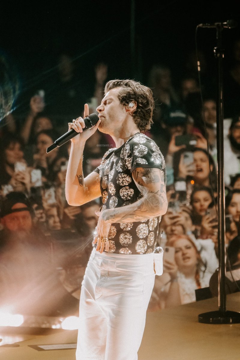 Team1DFrance's tweet photo. 📸| Harry au #LoveOnTourLA #Residency11 ! 

via @nikkimarieJPG https://t.co/yzU5hpSTWH