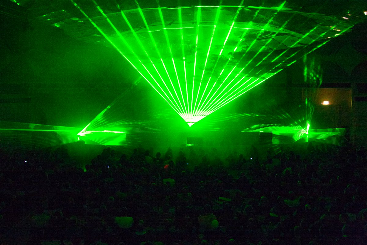 hackerpics4223's tweet photo. 26C3 Chaos Communication Congress (2009) Lasershow #closingevent #bcc #berlin #congress #hackercongress https://t.co/PBtJkZ1Hy9
