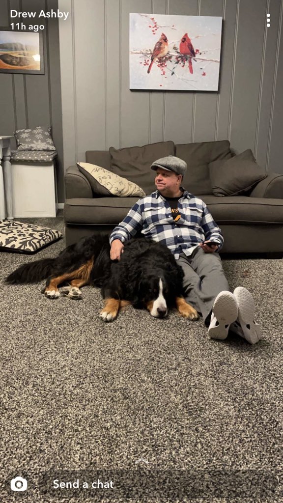 g_ashcan's tweet photo. Man man Reg turns 8 today. I think the old boy has another 8 years in him. #bernesemountaindog https://t.co/XU1WLfkftl