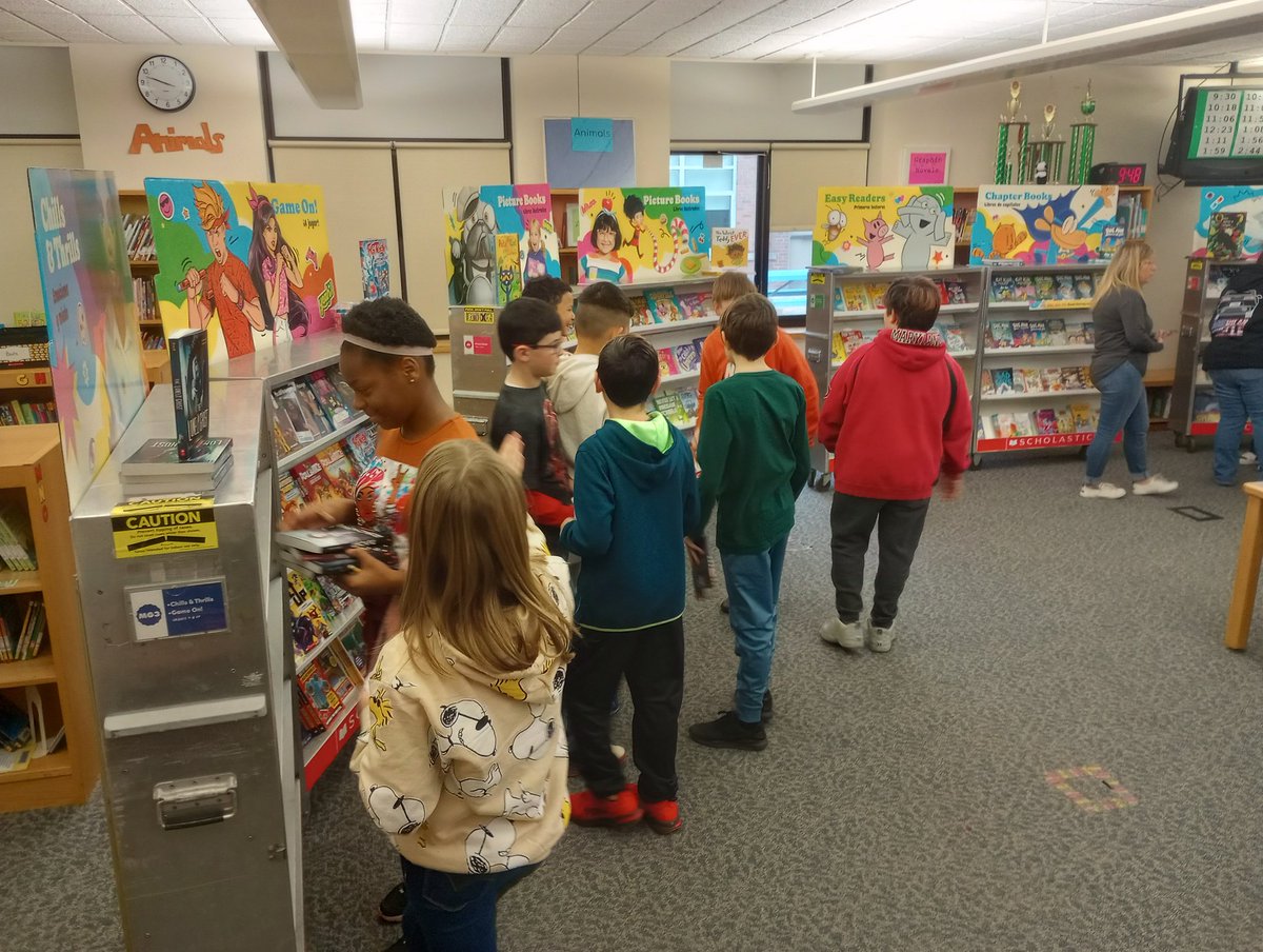 blasdellreads's tweet photo. Blasdell is so lucky to have a FANTASTIC group of PTA volunteers!! So grateful to host @PTABlasdell in the library! Thank you for being so generous to our teachers, students and library!! Let's read, Blasdell! #bookfair #allforbooks @BlasdellElem https://t.co/kTmY8wr68H