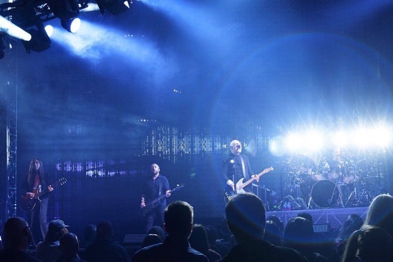 Jack_Bass_'s tweet photo. Had a great time at @SmashingPumpkin’s shows in Vancouver & Seattle! Love the PNW.
We’re back in San Francisco now at the @ChaseCenter where I had fun watching the @warriors win last night.
#SpiritsOnFire #Tour
📸: Jamie Taylor, Mike Savoia, Fatman Concert Photos, Juan Jo Go. https://t.co/6ZAjHj3mNb