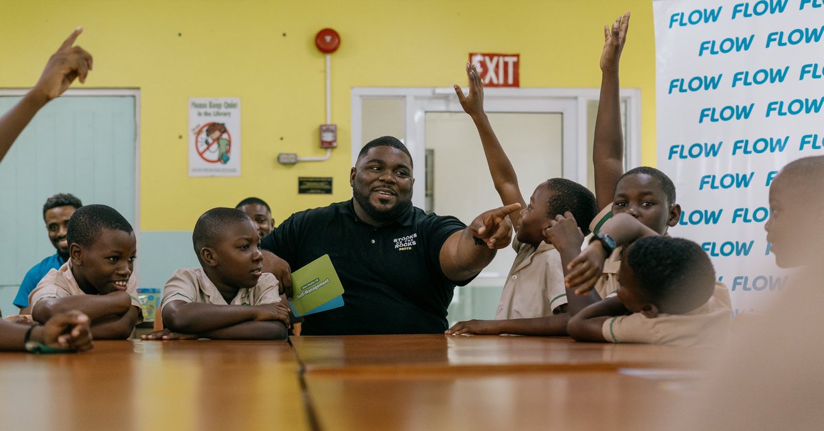 bredrenlife's tweet photo. Uncle @guruintraining_ teaching the next generation of men the principles of becoming a millionaire 😅😅 - thanks a million Simon for #ReadingNReasoning with our boys.
📸 @tuckerjayson18 https://t.co/nuaTJMS7We