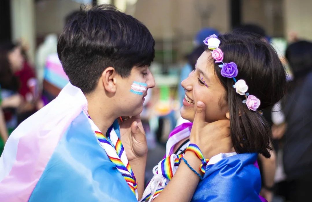 ScoutsIgualdad's tweet photo. Scouts ⚜️ en la 🏳️🌈 31° MARCHA DEL ORGULLO LGBT+ 🏳️⚧️ 2022
📷 ÁLBUM 7 DE 12 📸
Aquí les dejamos algunas de nuestras mejores postales de este evento, que fue reclamo por lo que falta y fiesta por lo logrado.
#Orgullo2022 #Marcha31 #ScoutsConOrgullo #LlevoMiPañuelo #InclusiónLGBT https://t.co/Ut3rpYz9eG