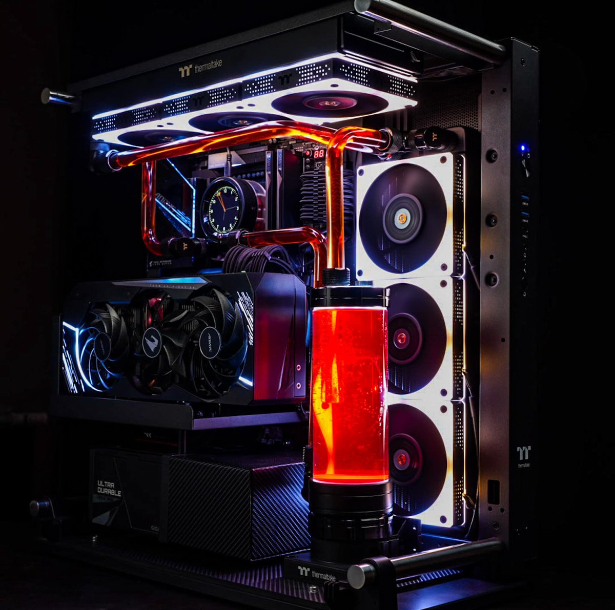 Thermaltake_na's tweet photo. When the pros work on the PRO. ๐๐
Check out this beautiful Core P3 Pro build by @pcwerkz!
#workofart #thermaltake #corep3pro #buildlikeapro #DIYPC #pcbuild #custompc https://t.co/BqTWmqncCO
