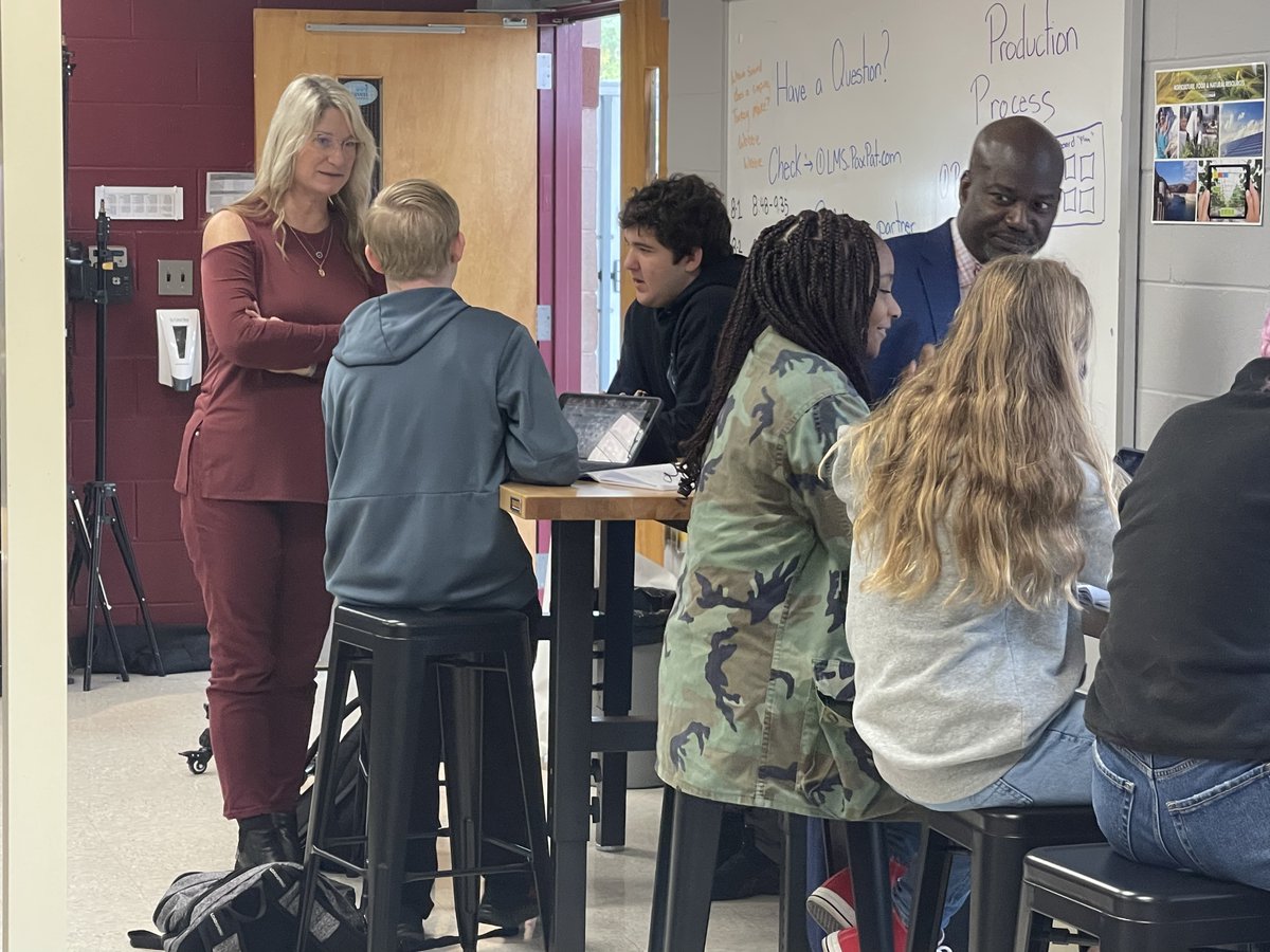 DiggsTosha's tweet photo. Inspiring learning opportunity with @CravenCoSchools middle school principals today! The career lab at @TuckerCreekMS was bursting with engagement and relevancy. #MakeYourMarkMustangs
#StillLearning https://t.co/X5Rx7fVBjk