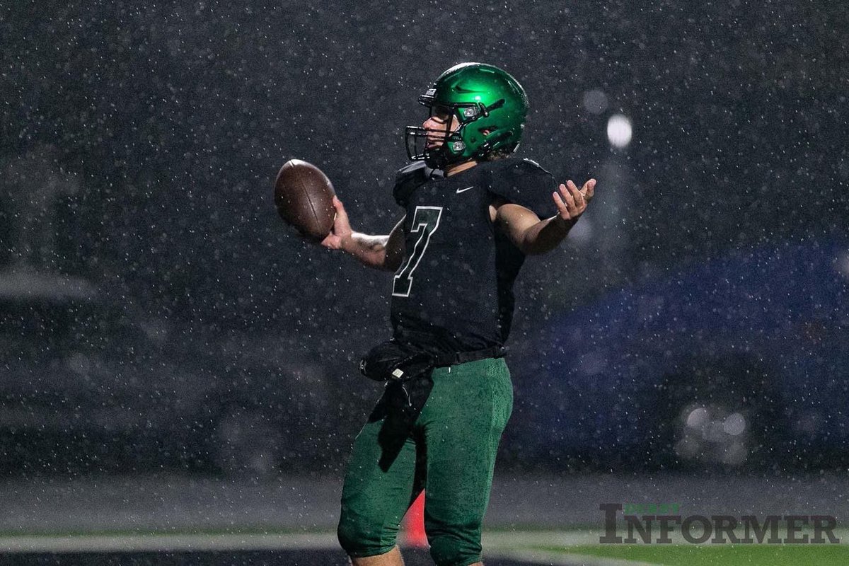 brock_zerger's tweet image. Senior Season Highlights💚🖤
1123 passing yards
1083 rushing yards
26 total touchdowns
hudl.com/v/2JrCcc
