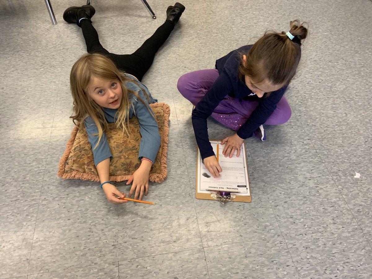 mrs_meloche's tweet photo. Working on pattern word problems with partners today in 2/3M. #sharingourthinking @D_M_Eagle https://t.co/j79YLPx5AM