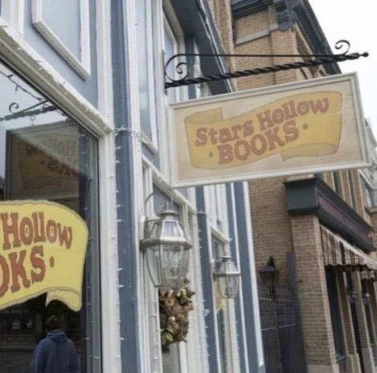 thinkergilmore's tweet photo. oh to live in stars hollow https://t.co/DVvlP1mJRe