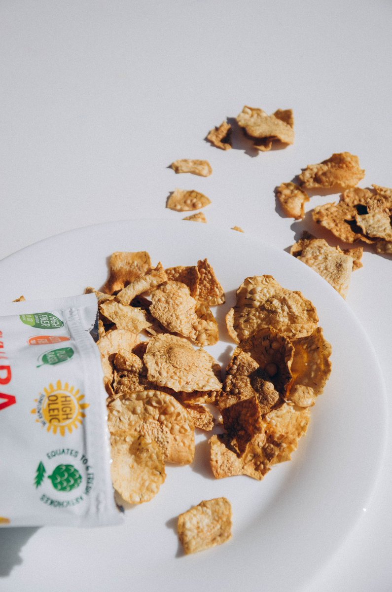 CYNARAartichoke's tweet image. Get a good look. 👀 Can't believe your eyes? Wait till you taste it. 😏💚 

100% Crispy
100% Plant Based
100% Gluten Free
100% DELICIOUS

#ketosnacks #nongmo #artichokelovers