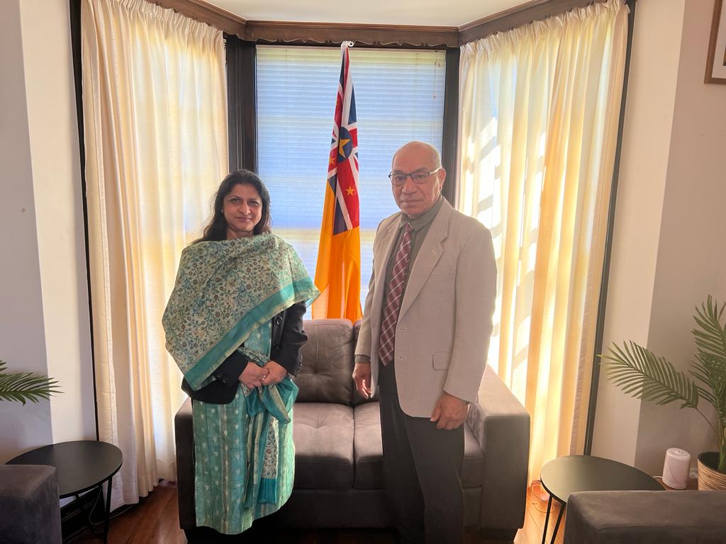 #India #NiueGov #AmritMahotsav 
High Commissioner Neeta Bhushan met Mr. Fisa Igilisi Pihigia, High Commissioner of Niue to NZ, and discussed bilateral issues and development cooperation between the two countries. 
@MEAIndia
@IndianDiplomacy
@MFATNZ
@AffairsNiu @PremierNiue