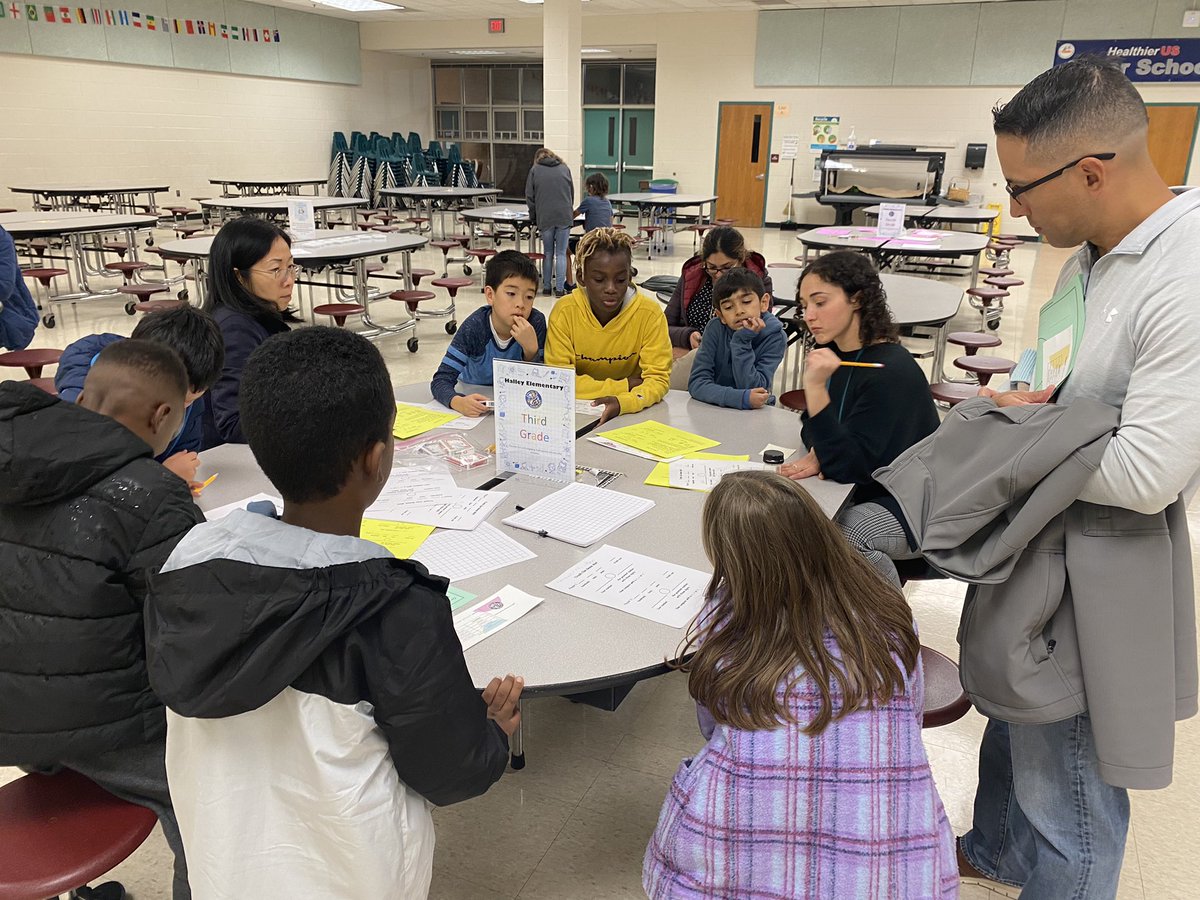lkzamora14's tweet photo. Love our students, families and staff that joined us this evening for curriculum night, focusing on math and language arts! @halley_es 🐝 💛 https://t.co/PCVeMl2qcH