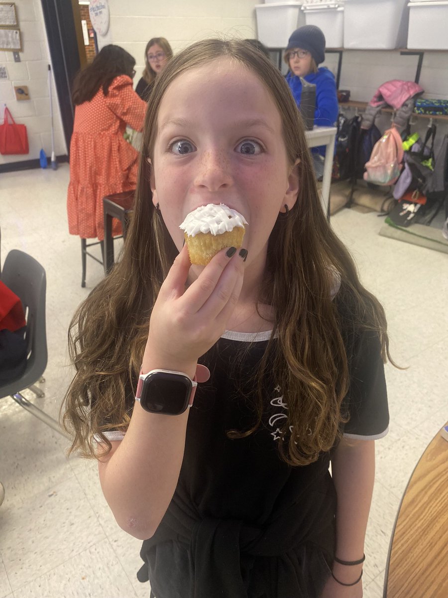 alexis james tweet media